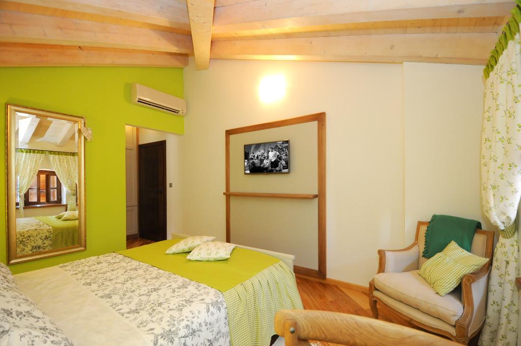 Bed & Breakfast Korta Gira Buici  Zimmer foto